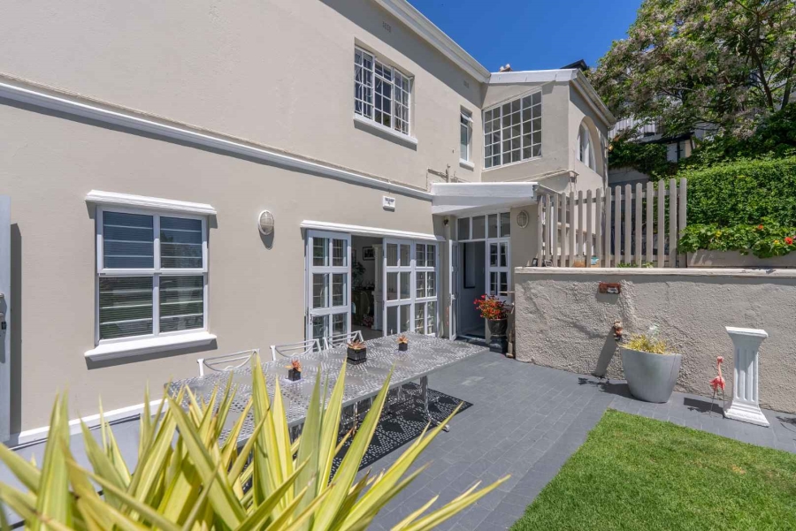 5 Bedroom Property for Sale in Green Point Western Cape